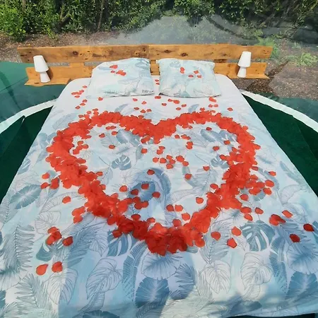 Lyxtält La Bulle Armou Saint-Armou